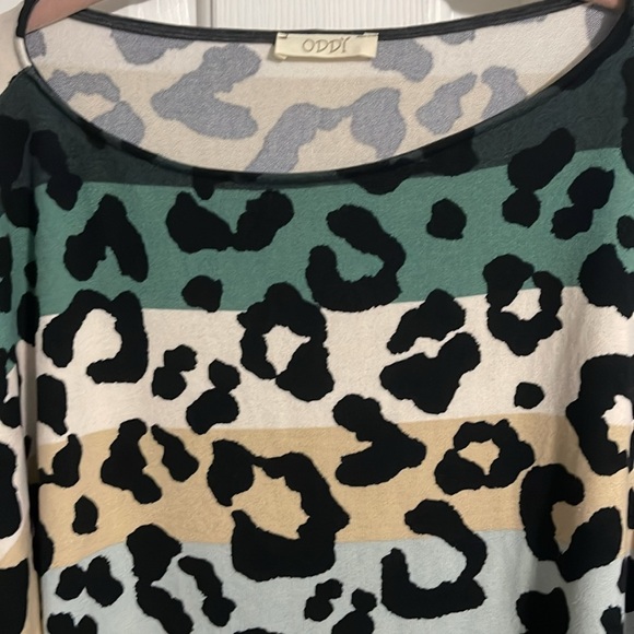 NWOT Boutique Purchased lightweight animal print sweater - Picture 2 of 4